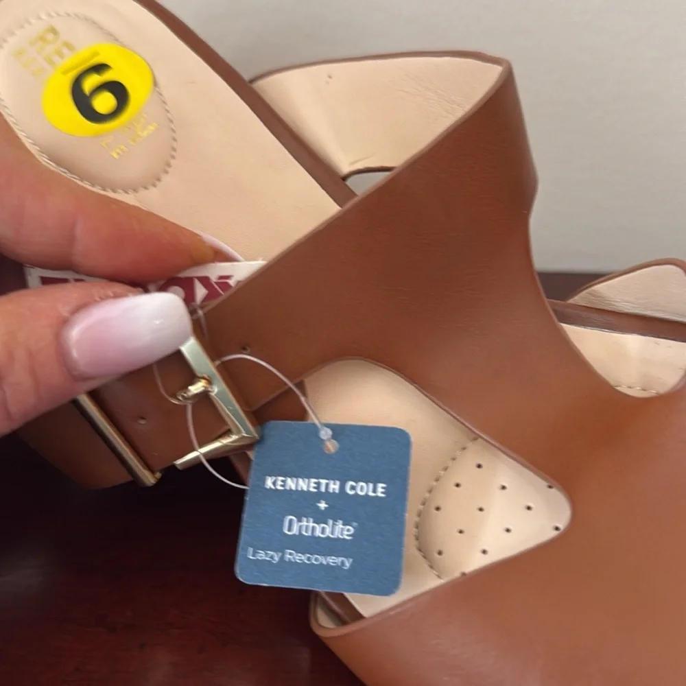 Kenneth Cole Reaction tan wedge sandal in size 9